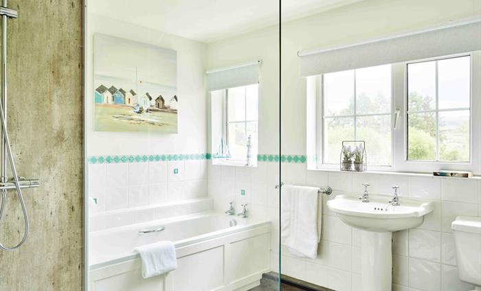 Onnen Fawr Farmhouse Main Family Bathroom